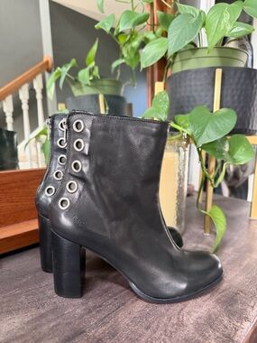 Muses and cloud eyelet boots size 38